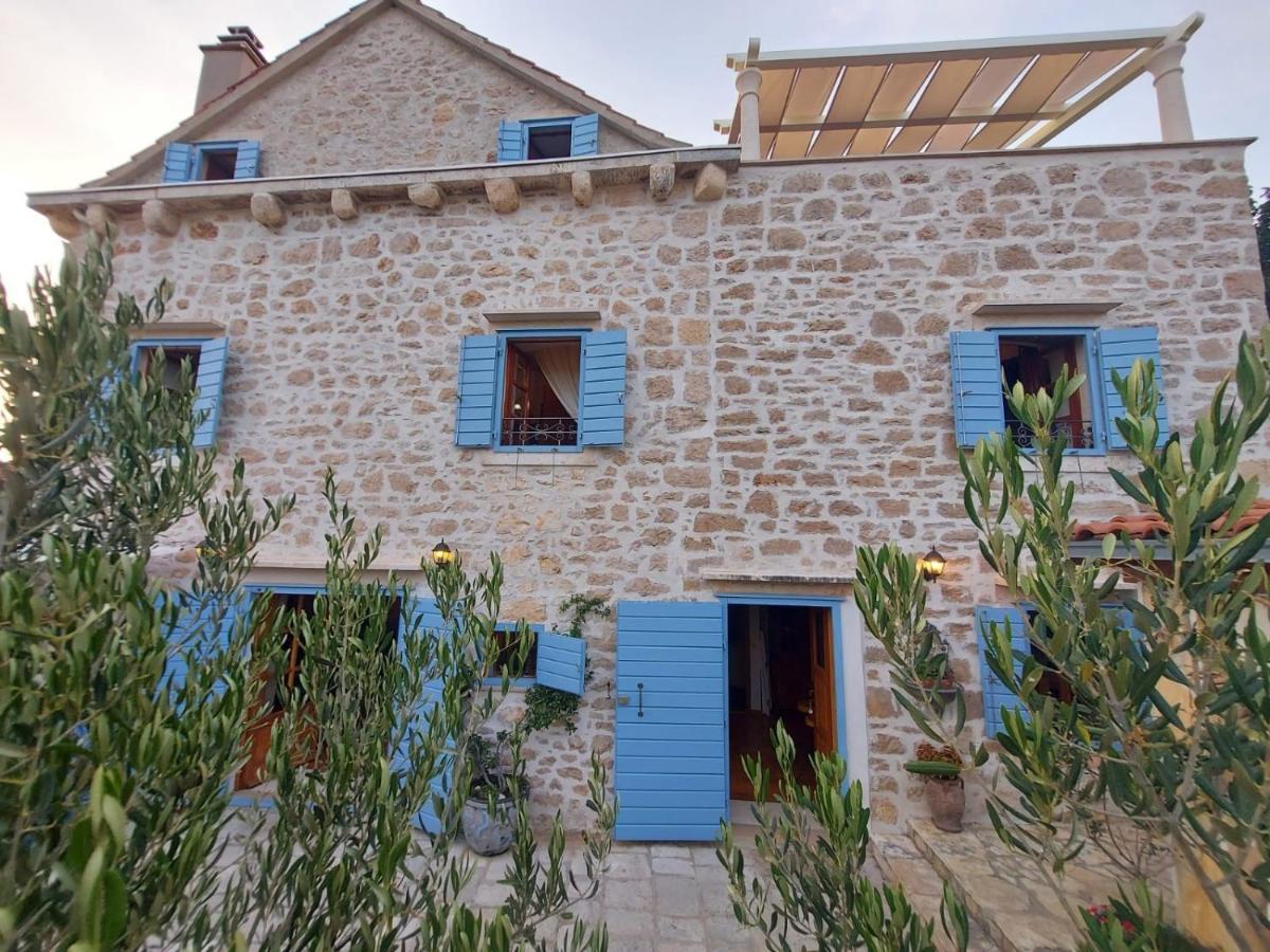 Villa Vicina Heritage Villa For 9,Milna - Close To Restaurants And Shops Экстерьер фото