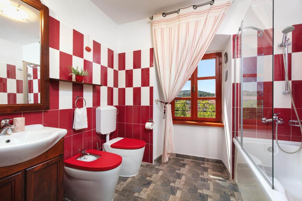 Villa Vicina Heritage Villa For 9,Milna - Close To Restaurants And Shops Экстерьер фото