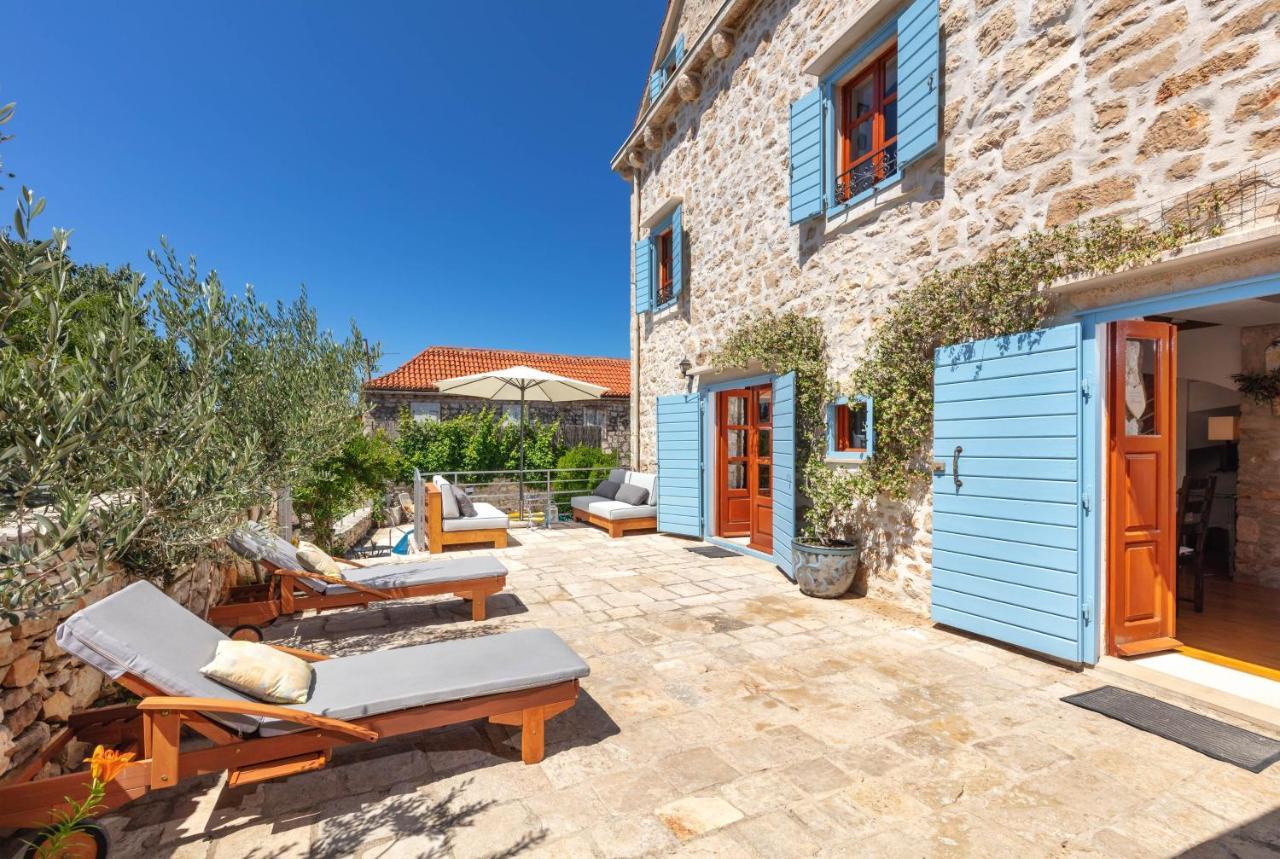 Villa Vicina Heritage Villa For 9,Milna - Close To Restaurants And Shops Экстерьер фото