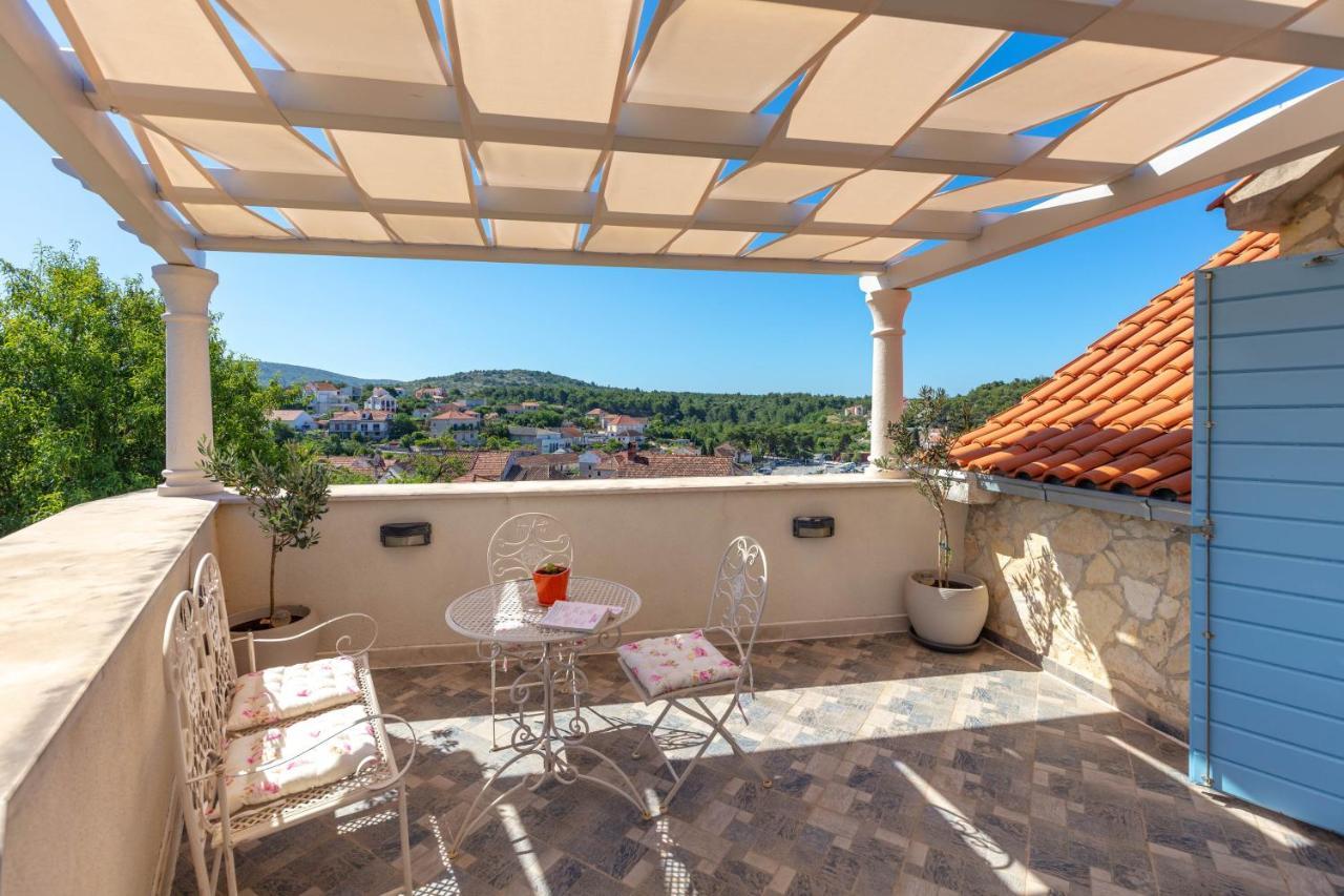 Villa Vicina Heritage Villa For 9,Milna - Close To Restaurants And Shops Экстерьер фото