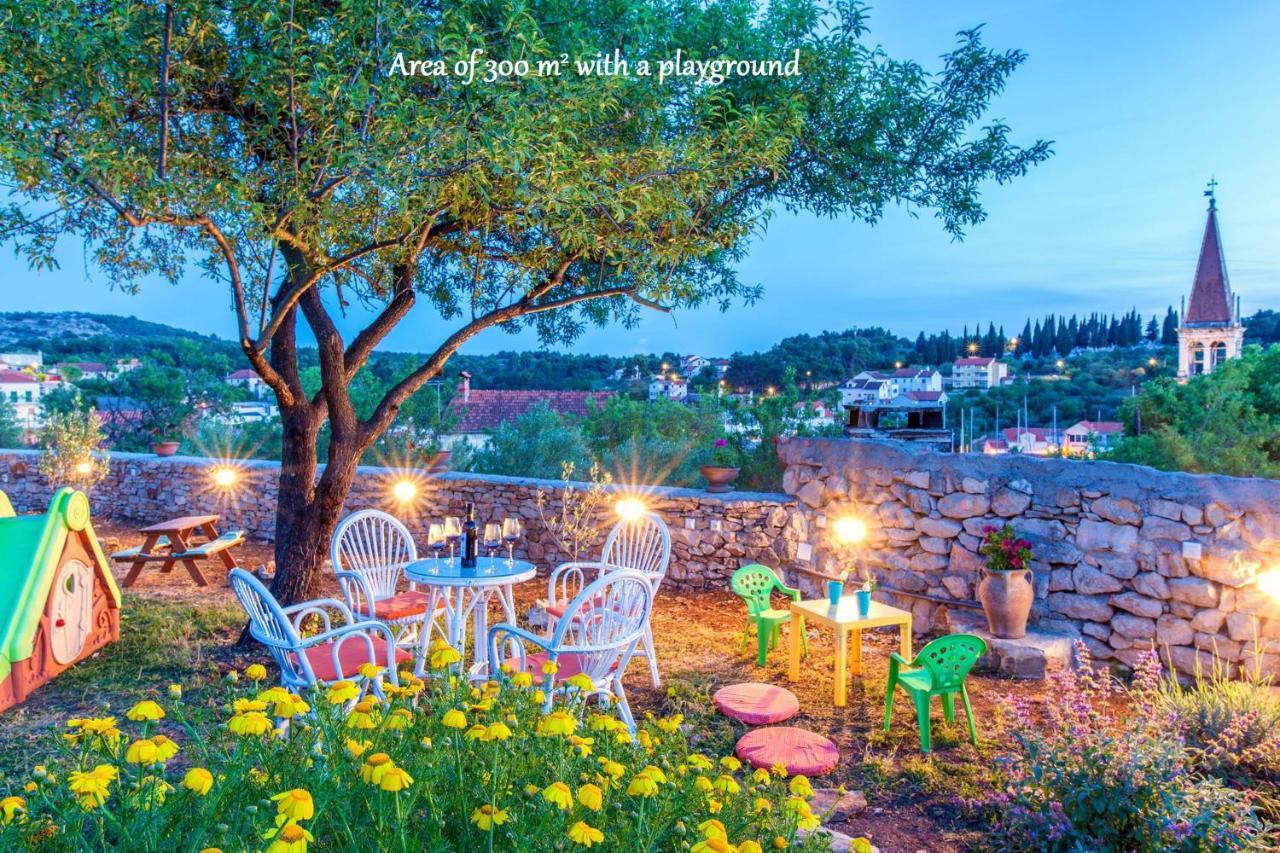 Villa Vicina Heritage Villa For 9,Milna - Close To Restaurants And Shops Экстерьер фото