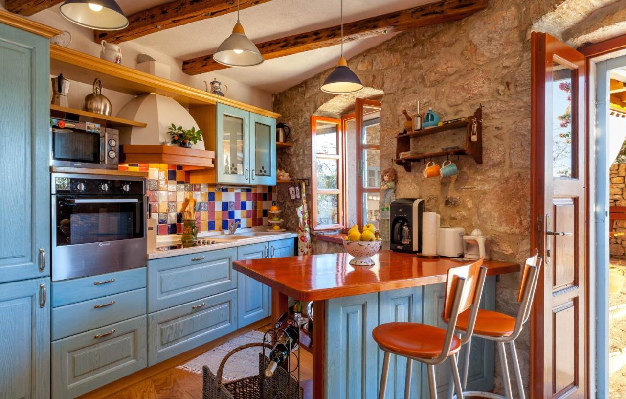 Villa Vicina Heritage Villa For 9,Milna - Close To Restaurants And Shops Экстерьер фото