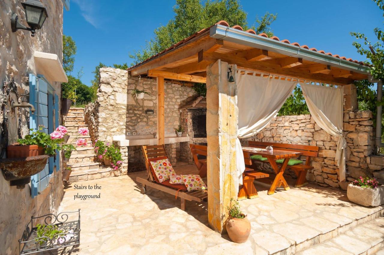 Villa Vicina Heritage Villa For 9,Milna - Close To Restaurants And Shops Экстерьер фото